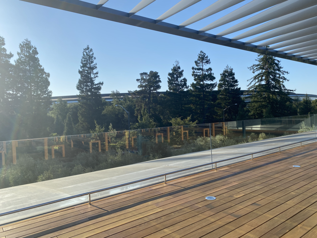 apple visiter center
